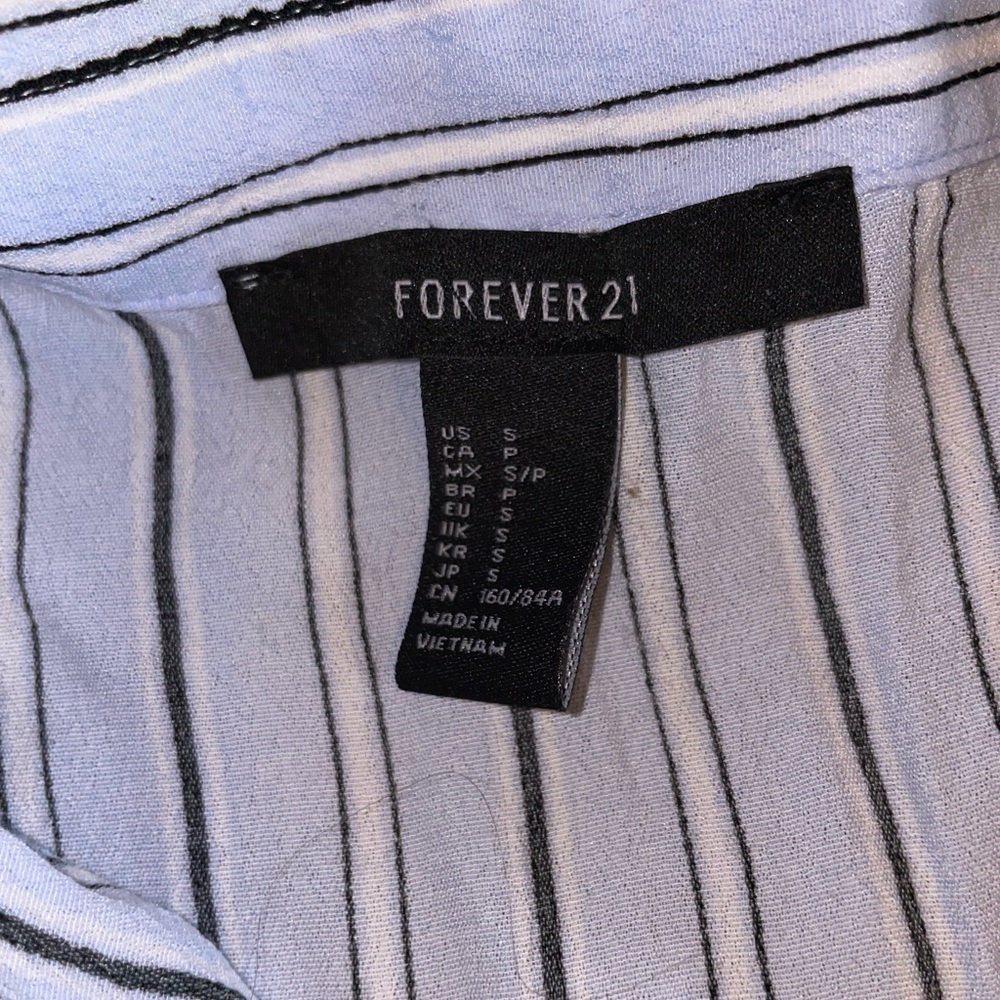 Cropped Button up top - Picture 2 of 2